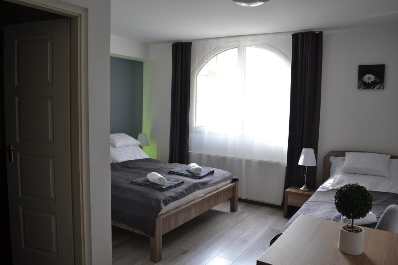 Fonix Design Rooms Дебрецен Экстерьер фото