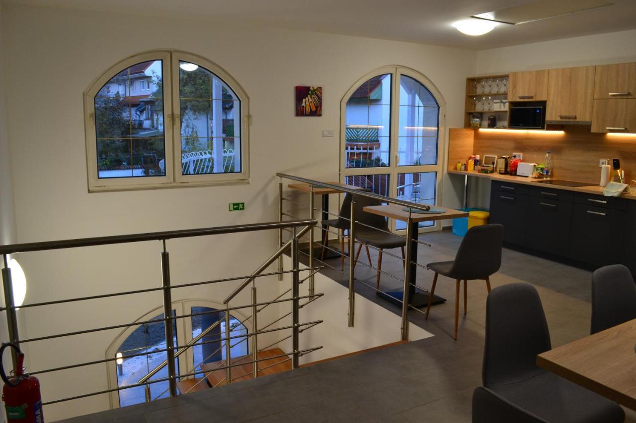 Fonix Design Rooms Дебрецен Экстерьер фото