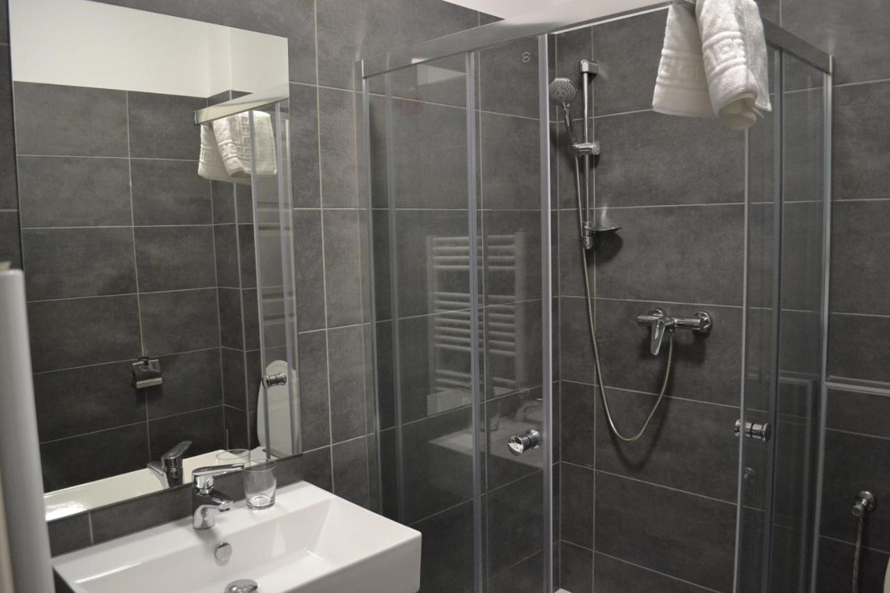 Fonix Design Rooms Дебрецен Экстерьер фото