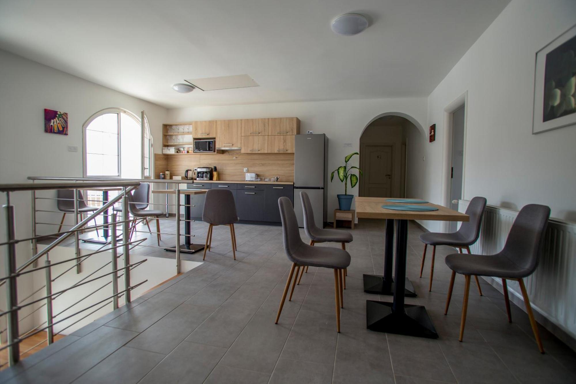 Fonix Design Rooms Дебрецен Экстерьер фото